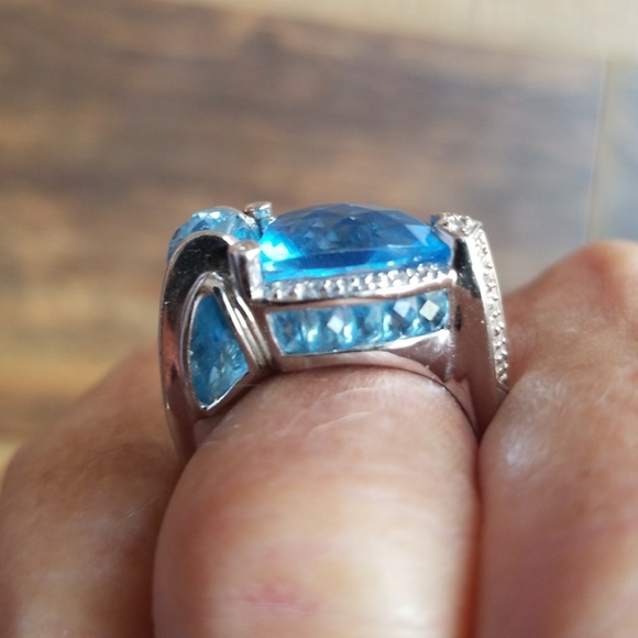 Colors of Passion Blue Topaz ring - Picture 7 of 8